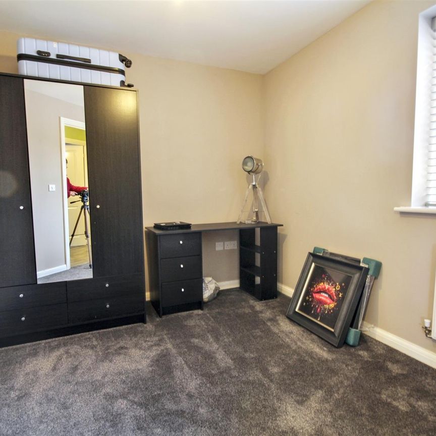 2 Bedroom Flat / Apartment to let - Photo 1