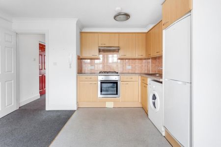1 bedroom Flat To Let - Photo 2