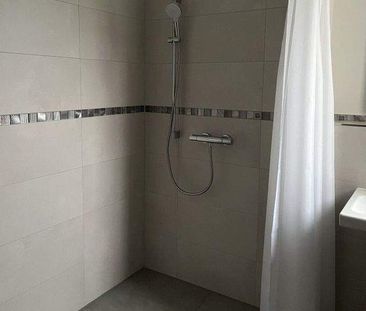 Dachtraum im Neubau mit Fußbodenheizung, großem Balkon, EBK, Lift! ... - Photo 4