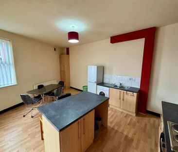 3 bedroom end of terrace house to rent - Photo 4