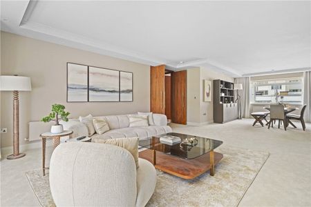 A smart and spacious three bedroom flat on the first floor of this well run portered building with favoured south facing views over Gloucester Square itself. EPC rating: B | Council Tax Band H - Photo 2