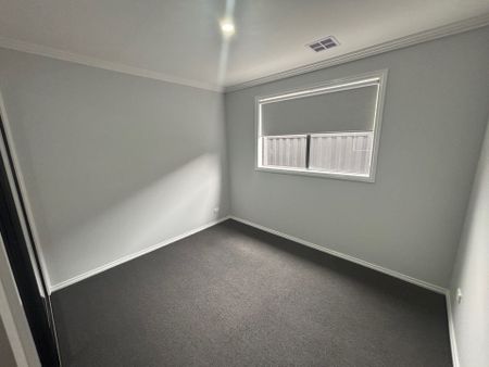 Lush Family Home In Sought After Location - Photo 4