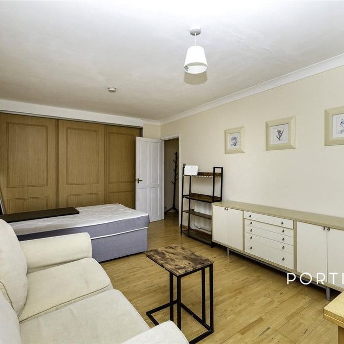 Studio to rent - Photo 1