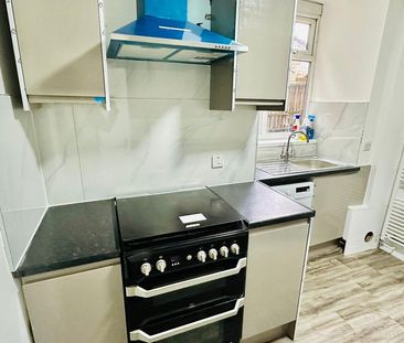 4 bedroom terraced house to rent - Photo 3