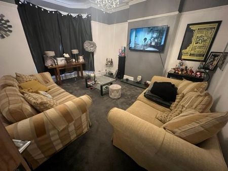 5 bedroom semi-detached house to rent - Photo 3