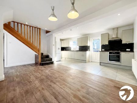 3 bedroom semi-detached house to rent - Photo 5