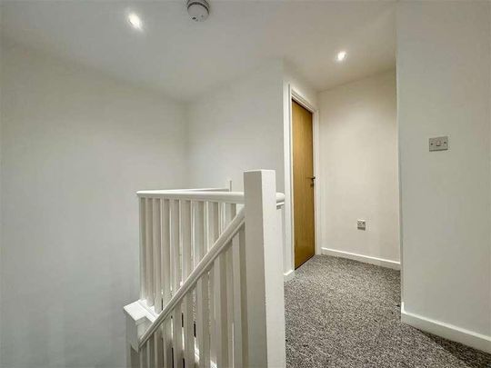 Bridge End, Brighouse, HD6 - Photo 1