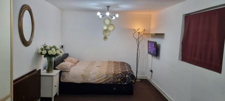 1 bedroom in a house share to rent - Photo 5