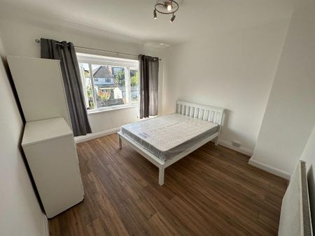 1 bedroom in a house share to rent - Photo 2