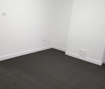 1 Bed Flat, Green Street, E7 - Photo 3