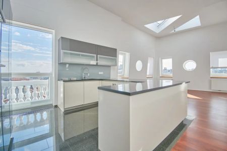 TRAUMHAFTE DG-WOHNUNG MIT BLICK AUF DIE KARLSKIRCHE! - Photo 3