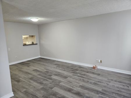 For Lease - 2460 Eglinton Avenue Unit# 219, Toronto, Ontario - Photo 3