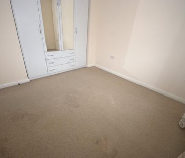 4 bedroom end of terrace house to rent - Photo 2