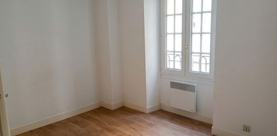 Location Appartement 2 pièces 41m² MONT DE MARSAN 40000 - Photo 2