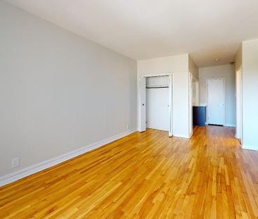 4875 Dufferin, Montréal, QC - Photo 1