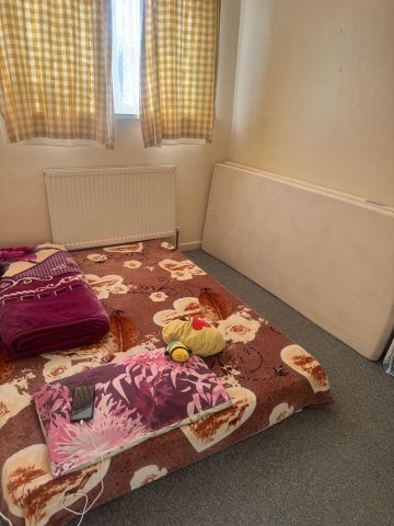 3 Bed Detached House, Parr Road, E6 - Photo 4