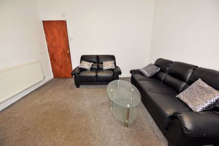 4 bedroom House in Burley Lodge Terrace, Leeds - Photo 4