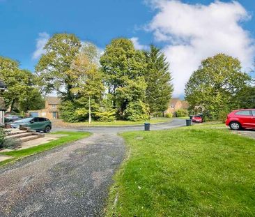 East Grinstead, RH19 - Photo 2