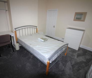 4 bedroom terraced house to rent - Photo 4