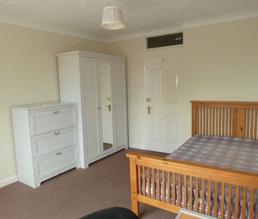4 Bed Terraced House, Berkeley Close, SO15 - Photo 6