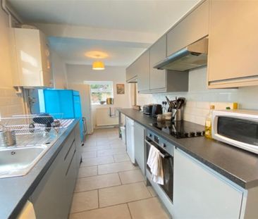 4 bedroom semi-detached house to rent - Photo 3