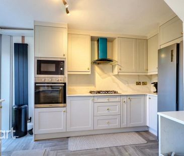 3 bedroom semi-detached house to rent - Photo 6