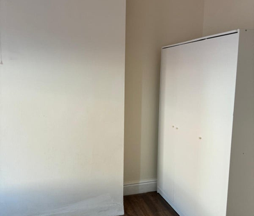 1 bedroom in a house share to rent - Photo 6