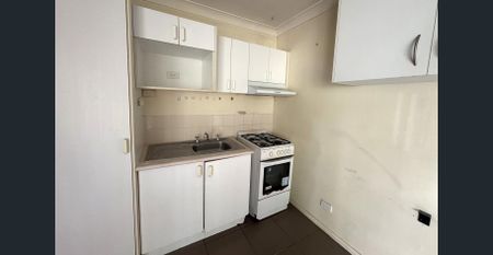 Air Conditioned Studio in Great Location - Photo 4