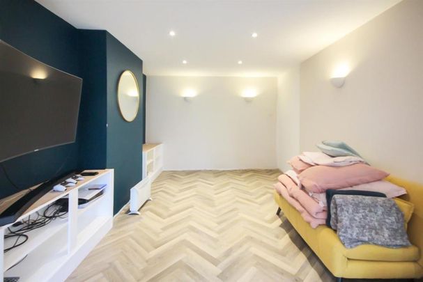 2 bedroom semi-detached bungalow to rent - Photo 1