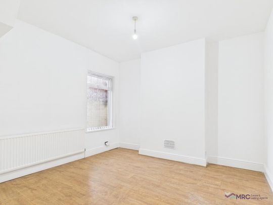 3 bedroom end of terrace house to rent - Photo 1