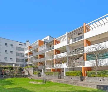 Ground Floor Full-Brick Apartment With Private Courtyard - Photo 3