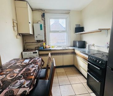 2 Bed Flat, Hindes Road, HA1 - Photo 5