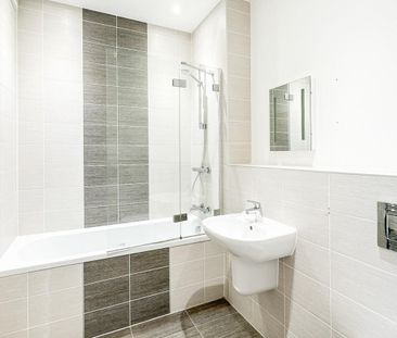 2 bedroom Flat To Let - Photo 3