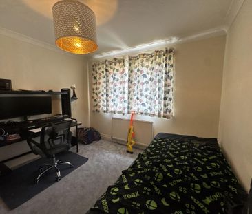 4 bedroom townhouse to rent - Photo 3