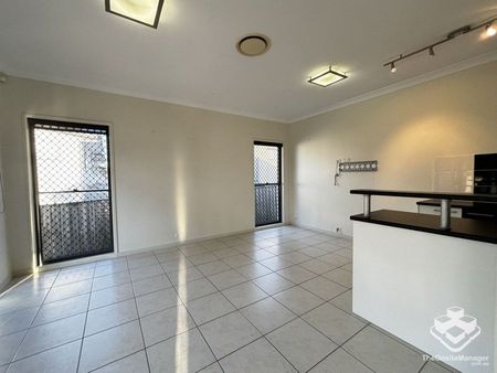 Luxury 5 bedroom house in Calamvale - Photo 3