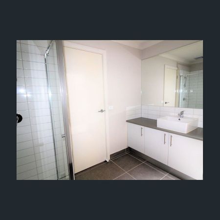 Modern & Spacious 2 Bedroom Townhouse Available! - Photo 3