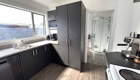 A Christmas Cracker - Photo 4