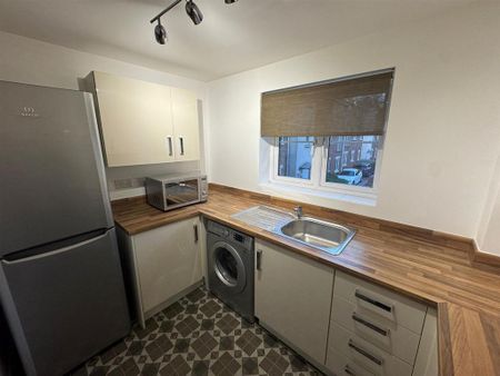 2 bedroom flat to rent - Photo 4