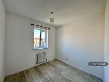 3 bedroom semi-detached house to rent - Photo 4