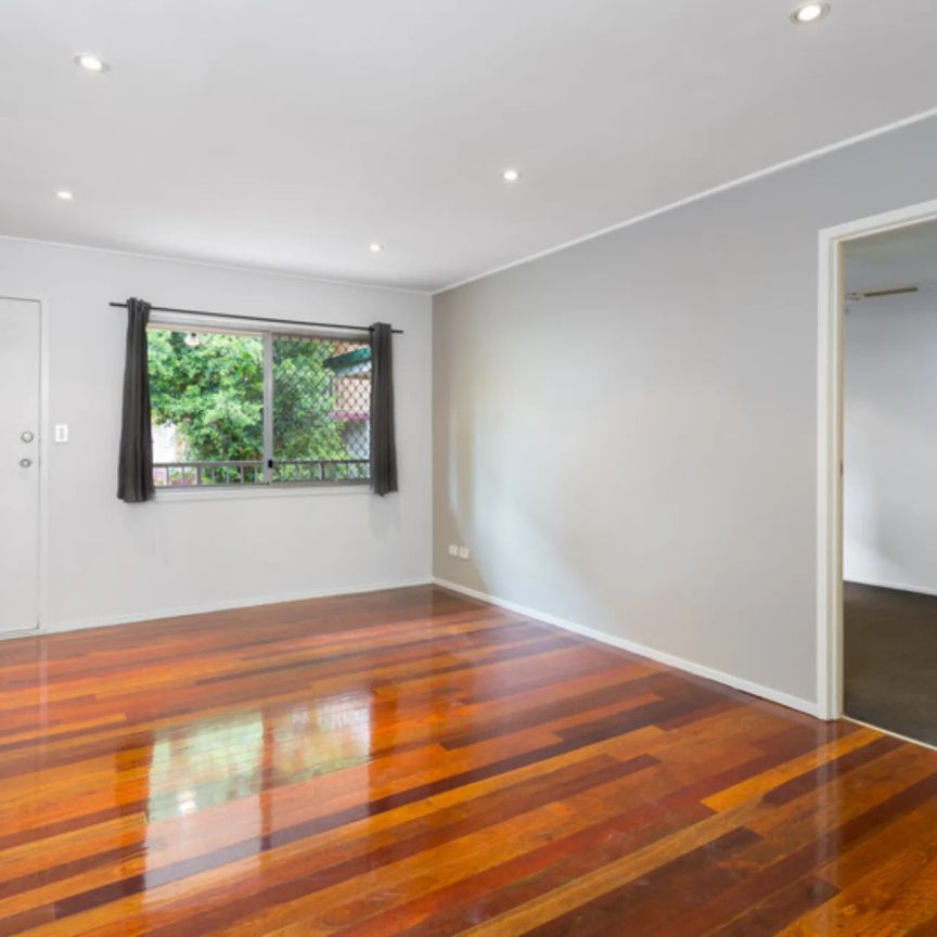 Comfortable and Convenient Living in Greenslopes - Photo 1