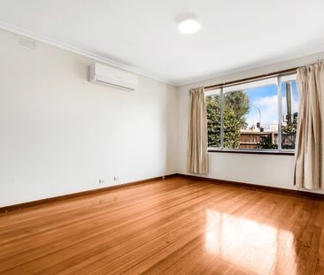 Charming Family Home in Prime Bundoora Location - Photo 3