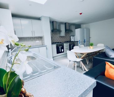 6 bedroom terraced house to rent - Photo 3