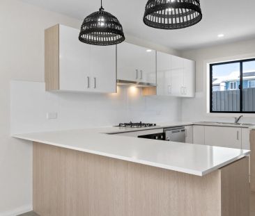 Immaculate Near-New Townhouse with Modern Finishes - Photo 3