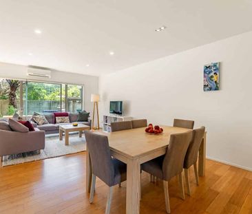 Modern family retreat in Karori - Photo 5