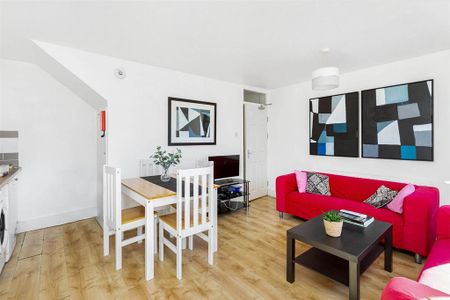 4 bedroom flat to rent - Photo 2