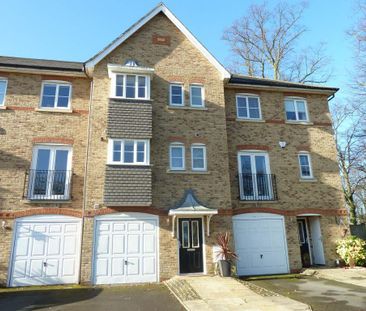 Horton Crescent, Epsom, Surrey, KT19 8AA - Photo 1