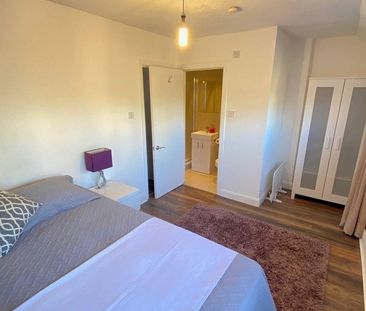 3 Bed Terraced House, Heron Place, SE16 - Photo 4