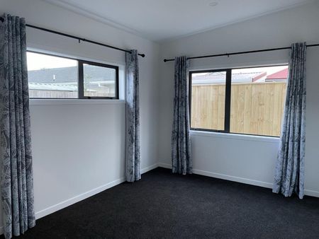 WOW on Worcestor! - Photo 2