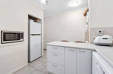 Well located unit in Woree - Photo 4