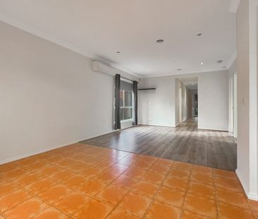 Comfortable Three-Bedroom Home Close to Pacific Werribee - Photo 5